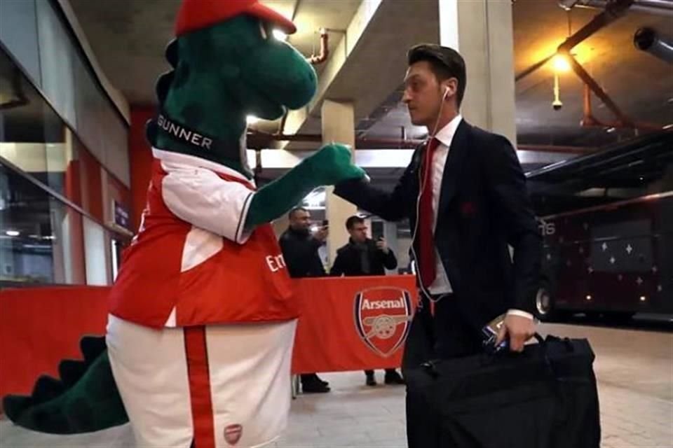 Gunnersaurus perdió su trabajo durante la semana.