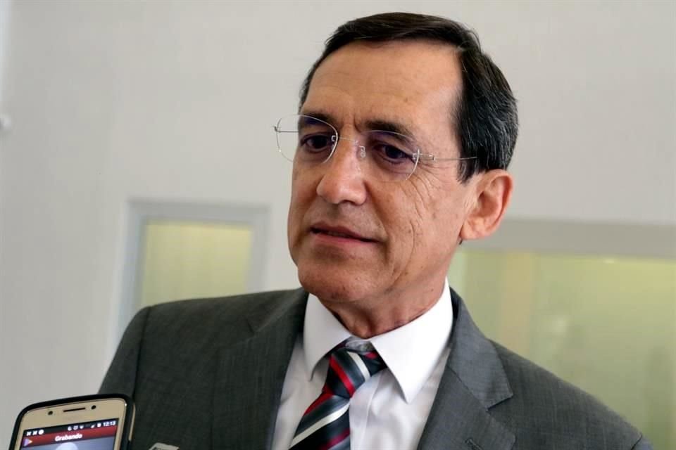 La defensa del empresario Agustín Villarreal Budnik denunció que el comandante ministerial suspendido por estar acusado de secuestro sigue recibiendo el 30 por ciento de su sueldo pese a haber perdido el recurso que le otorgaba ese beneficio.
