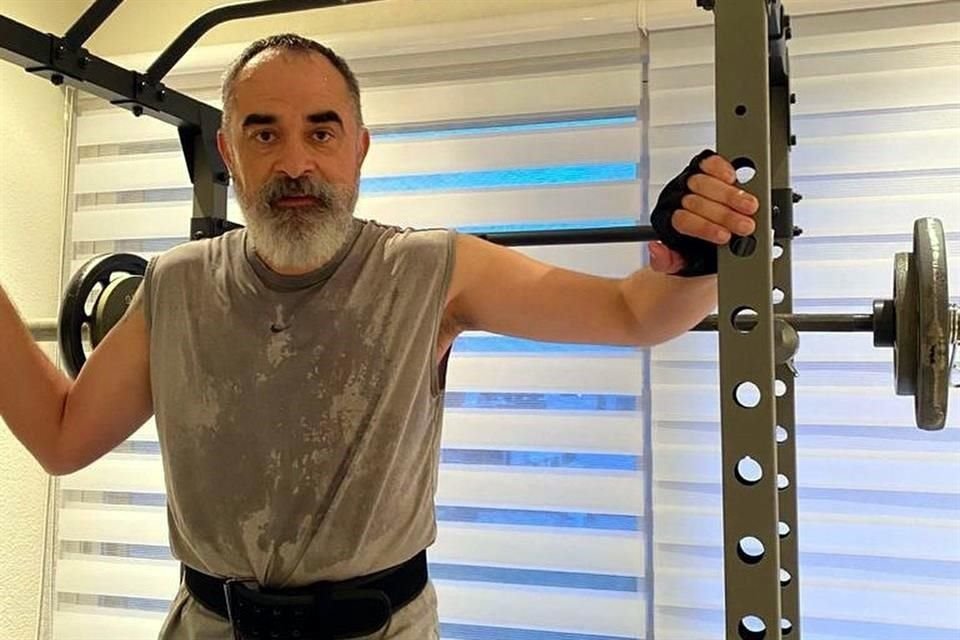 El diputado Salvador Caro compartió fotos de sus rutinas de ejercicio.
