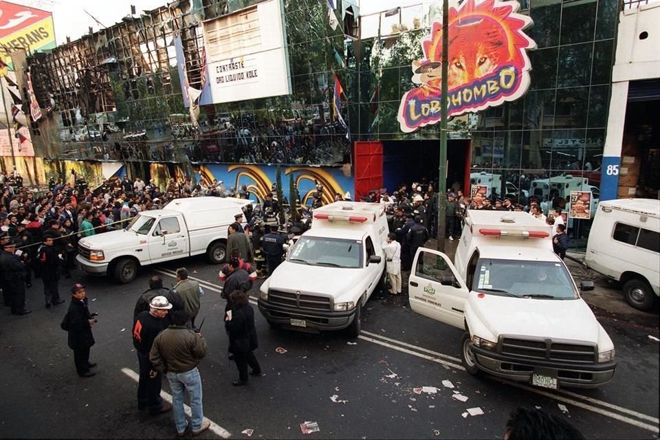 Las ambulancias estaban preparadas para trasladar a los 22 cuerpos calcinados y los 40 heridos.