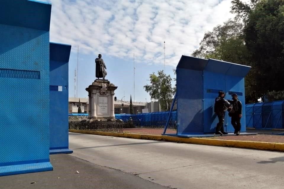 El sitio en la Colonia Buenavista amaneció cercado con vallas azules.