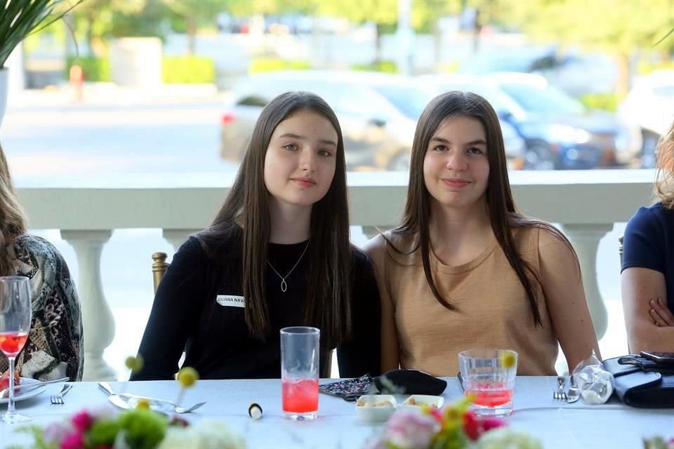 Liliana Navarrete y Ivanna Santos