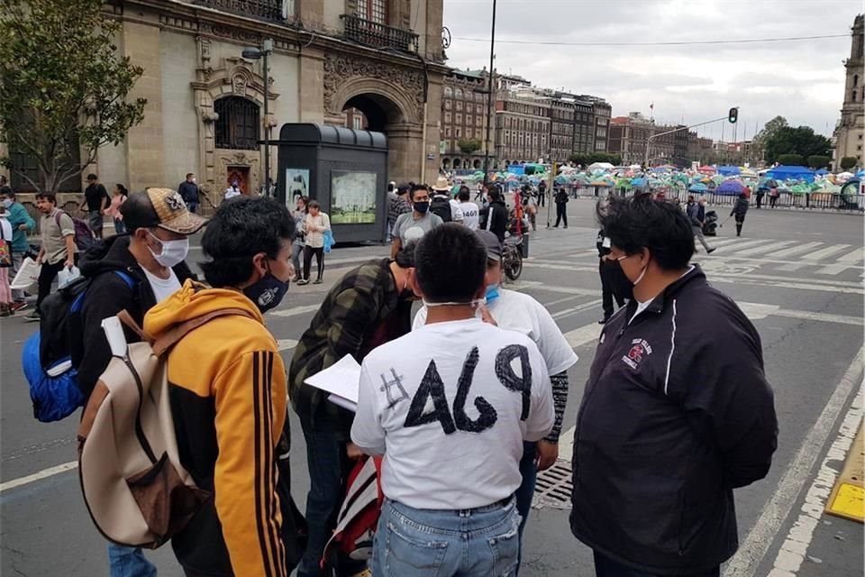 Personal de diversas dependencias se manifestó ayer.