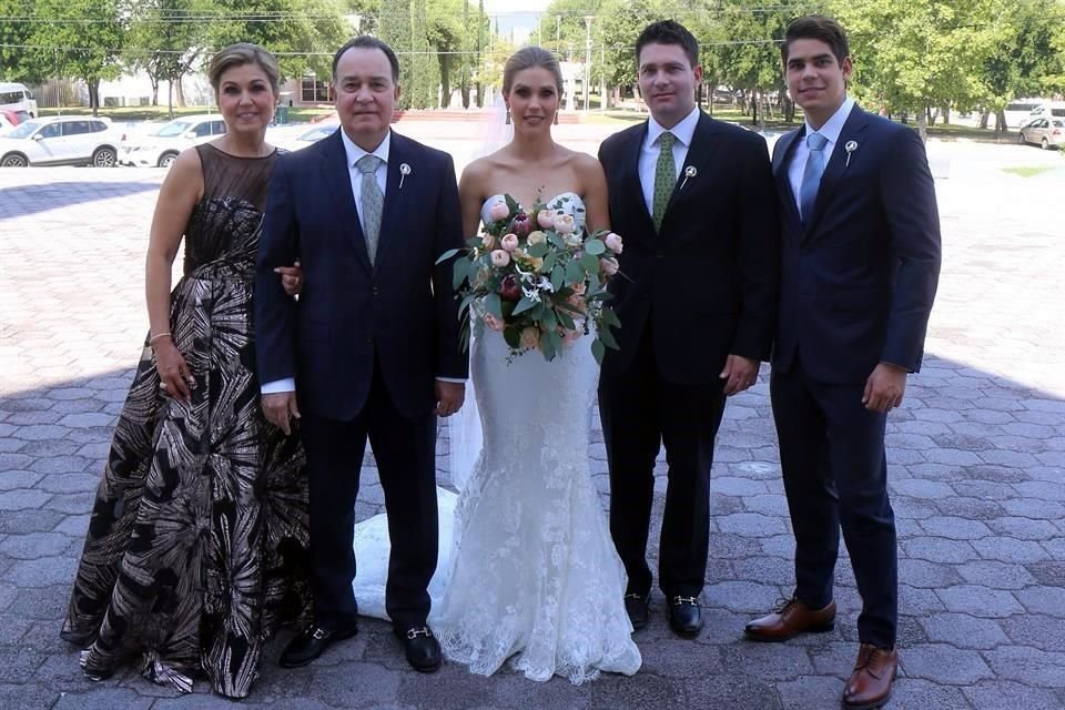 Patricia Treviño de Ortiz, Pedro Ortiz Díaz, la novia, Pedro Ortiz Treviño y Juan Pablo Ortiz Treviño