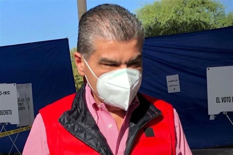 El Gobernador de Coahuila, Miguel Riquelme, destacó que la jornada electoral se llevó a cabo sin incidentes importantes.