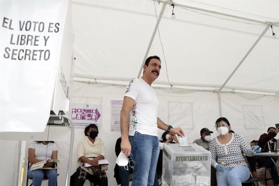 El Gobernador Omar Fayad reveló que fueron detectados camiones con habitantes de Atenco que pretendían entrar con machetes a Tizayuca, sin que pasara a mayores.<br>