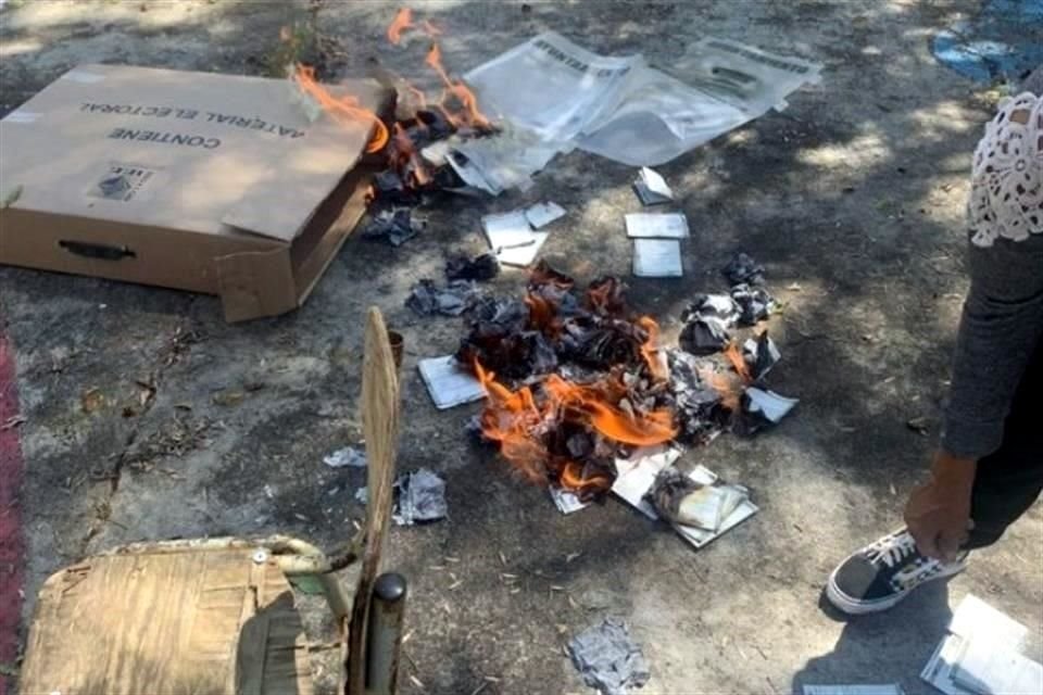 La FEDE indaga la quema de boletas en Pacula, Hidalgo.