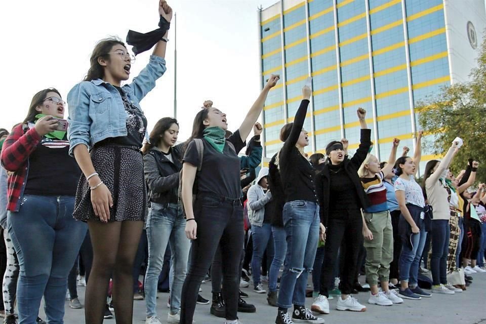 Estudiantes de la UANL protestaron en diciembre del año pasado contra el acoso sexual en facultades y prepas.