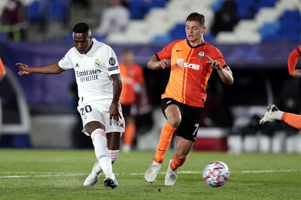 Vinicius Jr. entró y en segundo robó una pelota y marcó el segundo para los merengues.
