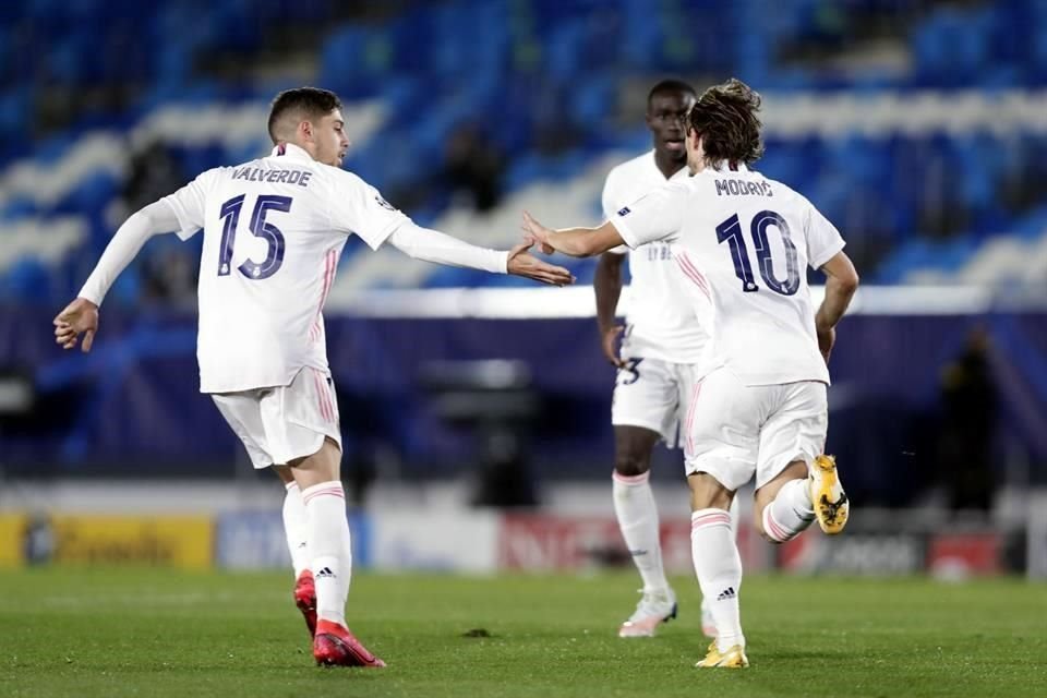 Luka Modric descontó con un golazo, pero no le alcanzó al Real Madrid para evitar el ridículo.