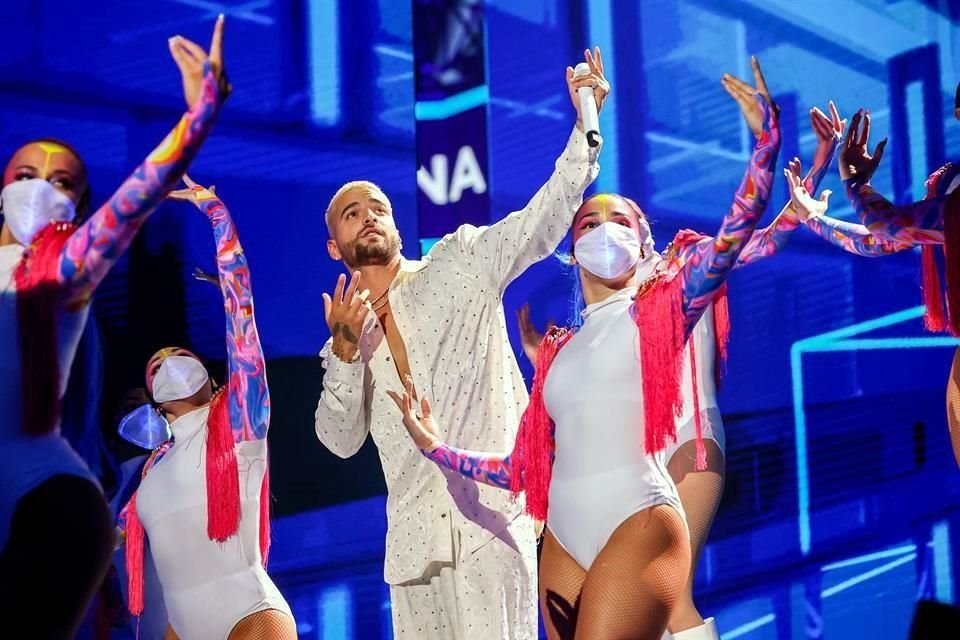 Maluma fue el encargado de abrir la edición de los Latin Billboard, la cual marcó historia por tener medidas sanitarias extremas debido al Covid-19.