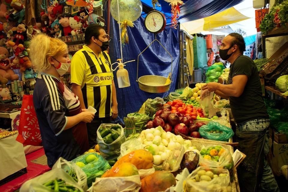 En la primera quincena de octubre, las frutas y verduras registraron un repunte de 2.77 por ciento en sus precios.