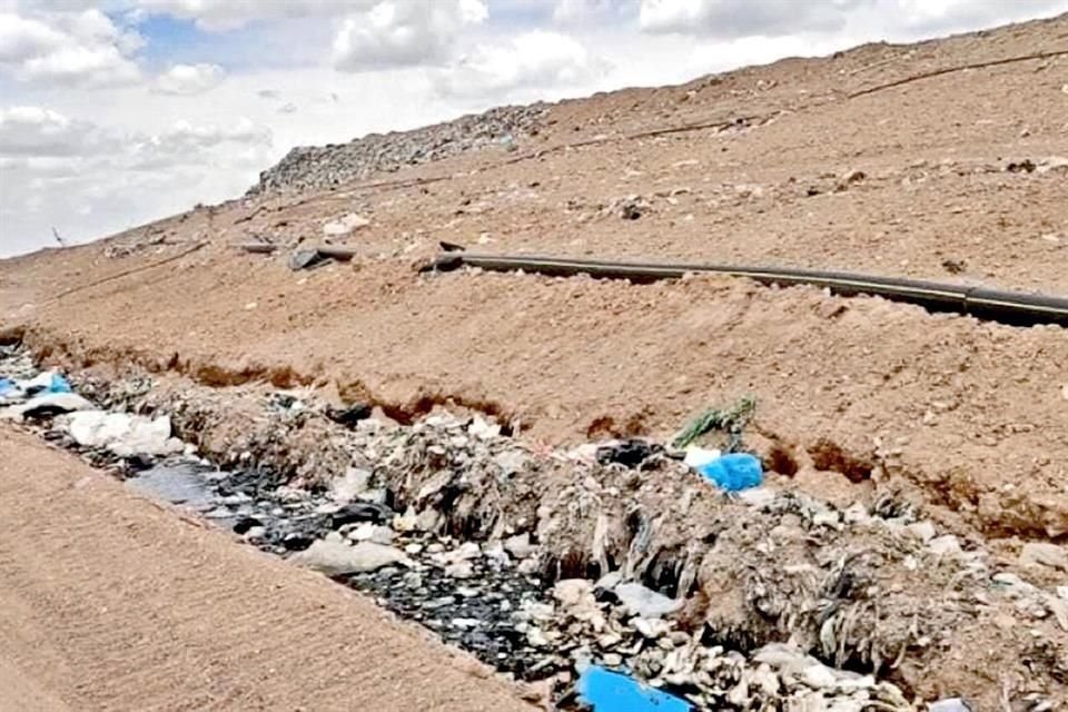 El pasado 3 de julio, la Procuraduría ambiental estatal realizó una clausura preventiva por mal manejo de 80 mil litros de lixiviados e incumplimiento en los procesos de compactación de basura.