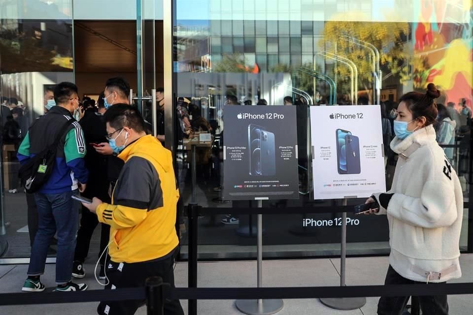 Las cortas filas afuera de las tiendas de Apple en el centro de negocios de Shanghai contrastaron con las multitudes que acudieron en masa a eventos de lanzamiento anteriores.