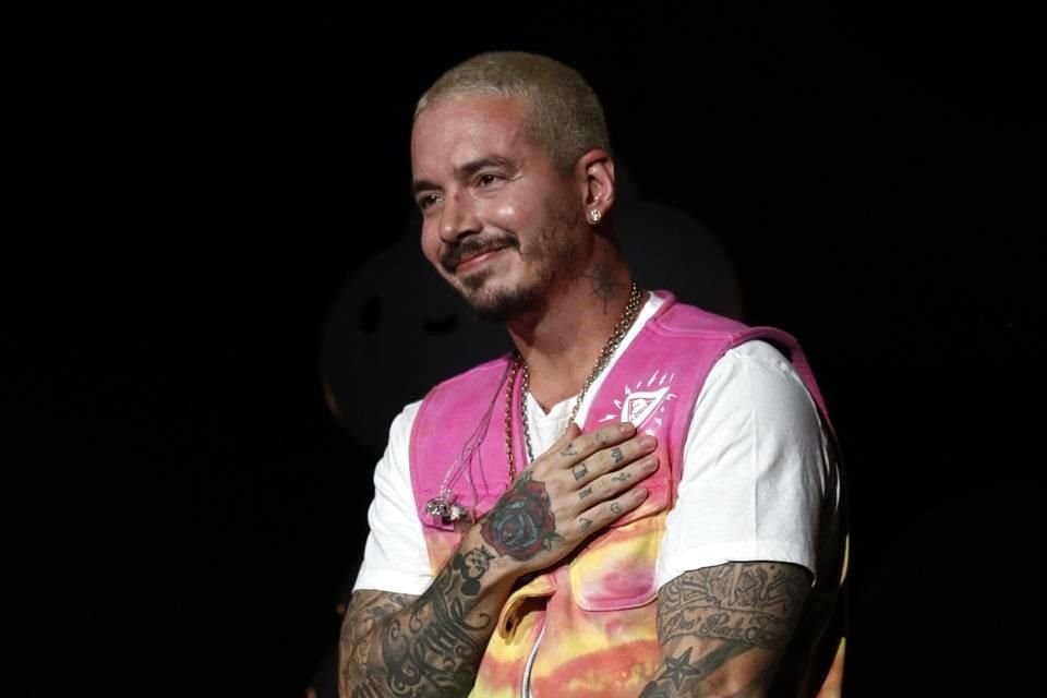 El cantante J Balvin criticó a quienes ven al narcotraficante Pablo Escobar como un héroe.