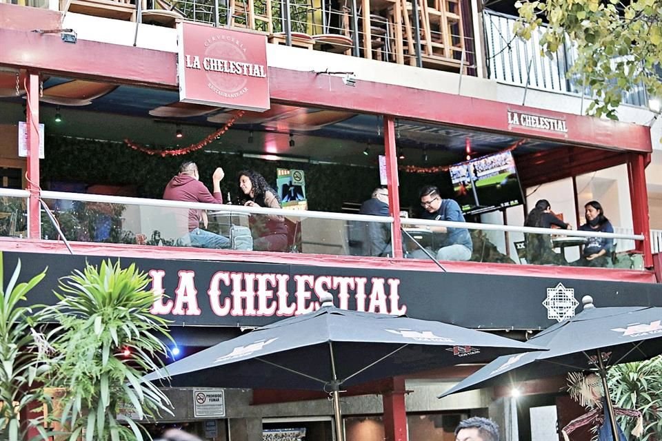 Los bares de la Zona Rosa no respetan el aforo de ocupación.