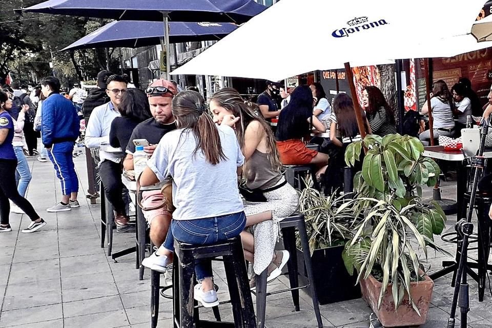 Los bares de la Zona Rosa no respetan el aforo de ocupación.