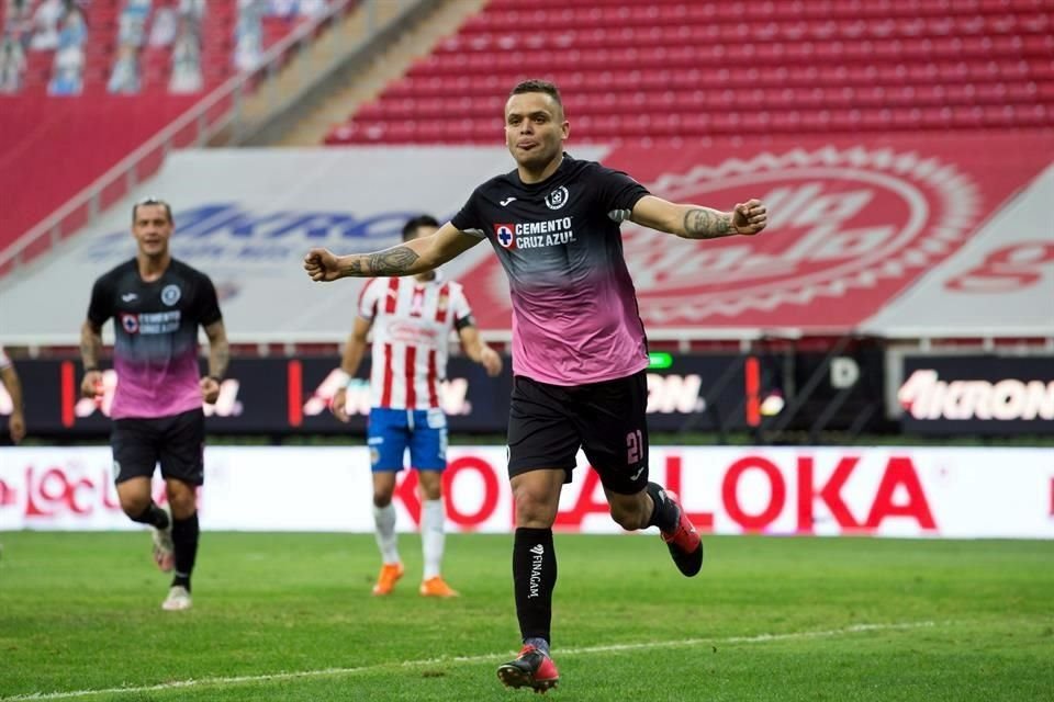 Jonathan Rodríguez marcó de penal para darle la victoria a Cruz Azul.