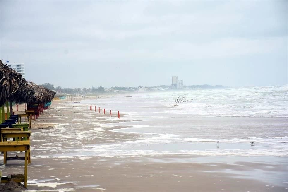 Fuerte oleaje por frente frío número 9 provoca cierre de Playa Miramar, que había reabierto hace apenas una semana.
