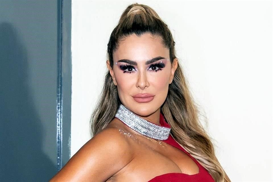 Ninel Conde se casó este miércoles con el empresario Larry Ramos, con todo y que, debido a la contingencia sanitaria, no pudo celebrar su boda en el Museo Casa de la Bola