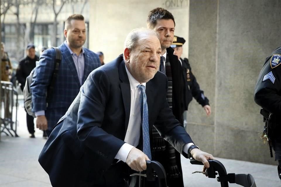 El ex productor Harvey Weinstein recibió otra demanda por parte de una ex asistente cuya primera acusación derivó en su juicio y condena por agresión sexual.