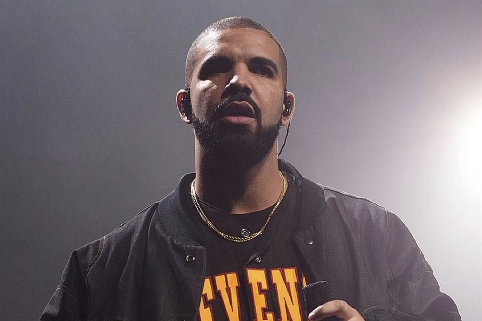 Drake logró su vigesimoprimer numero uno en un listado de Billboard, con lo que logró superar a Stevie Wonder y a Aretha Franklin con quienes compartía el honor.