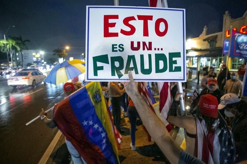 Manifestantes a favor del Presidente denunciaron un fraude electoral.