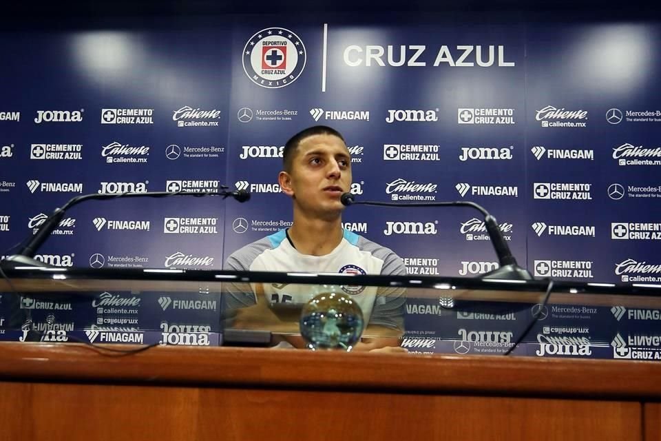 Roberto Alvarado se alista para ir con el Tri.