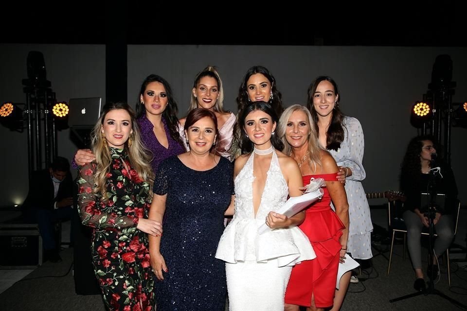 Mariana Grijalva, Laura Grijalva, Ale Treviño, Lorena Grijalva, Jessica Camacho, Fausta María Vázquez, Daniela Grijalva y Bertha Ayala de Treviño