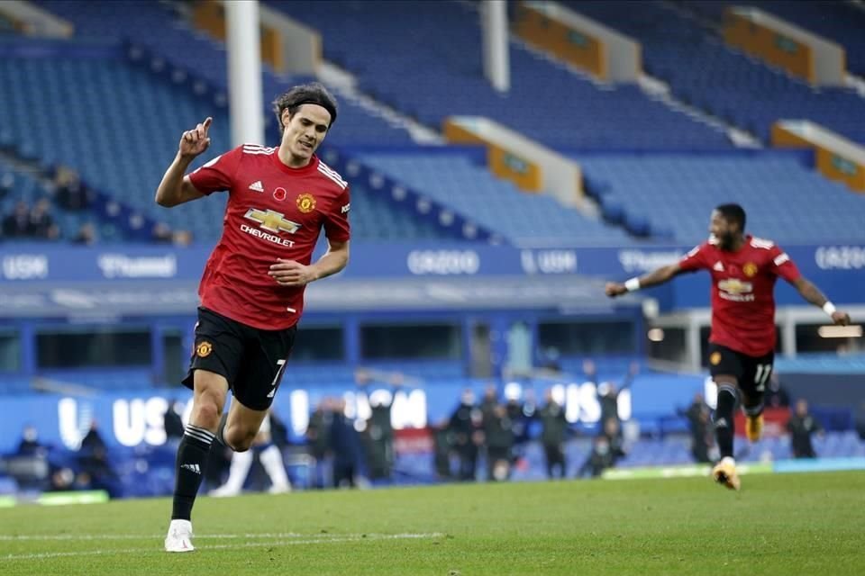 Cavani se estrenó con los Red Devils.