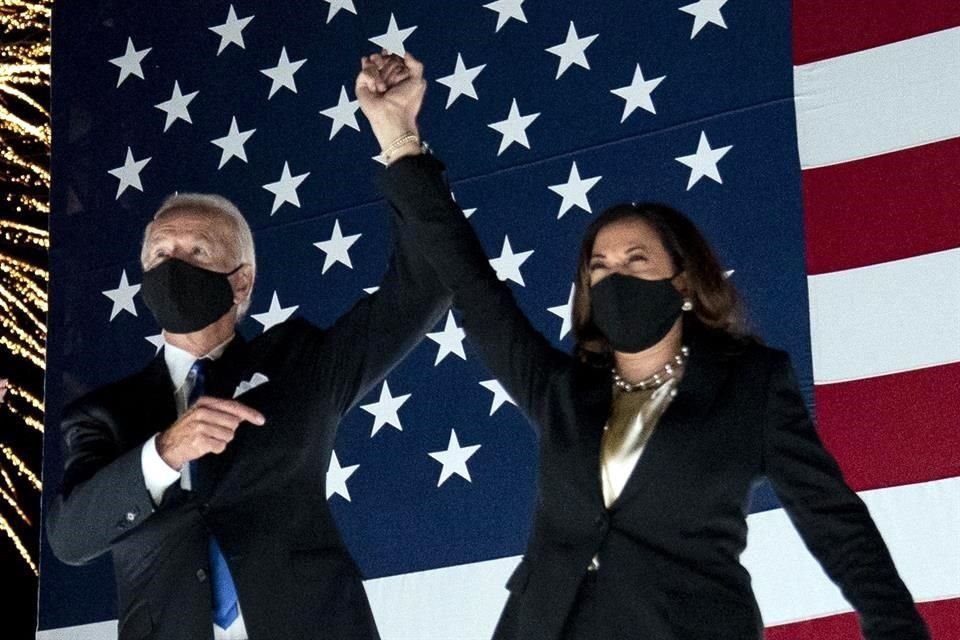 Joe Biden y Kamala Harris, durante el cierre de la convención demócrata.