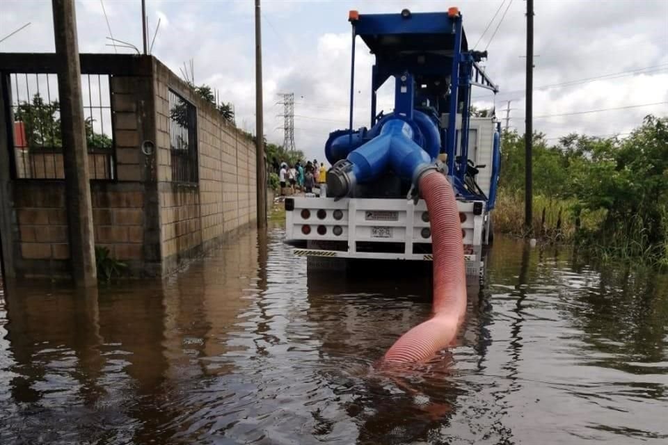 Los trabajadores del área de drenaje del Sacmex son especialistas en drenar inundaciones registradas en Ciudad de México.
