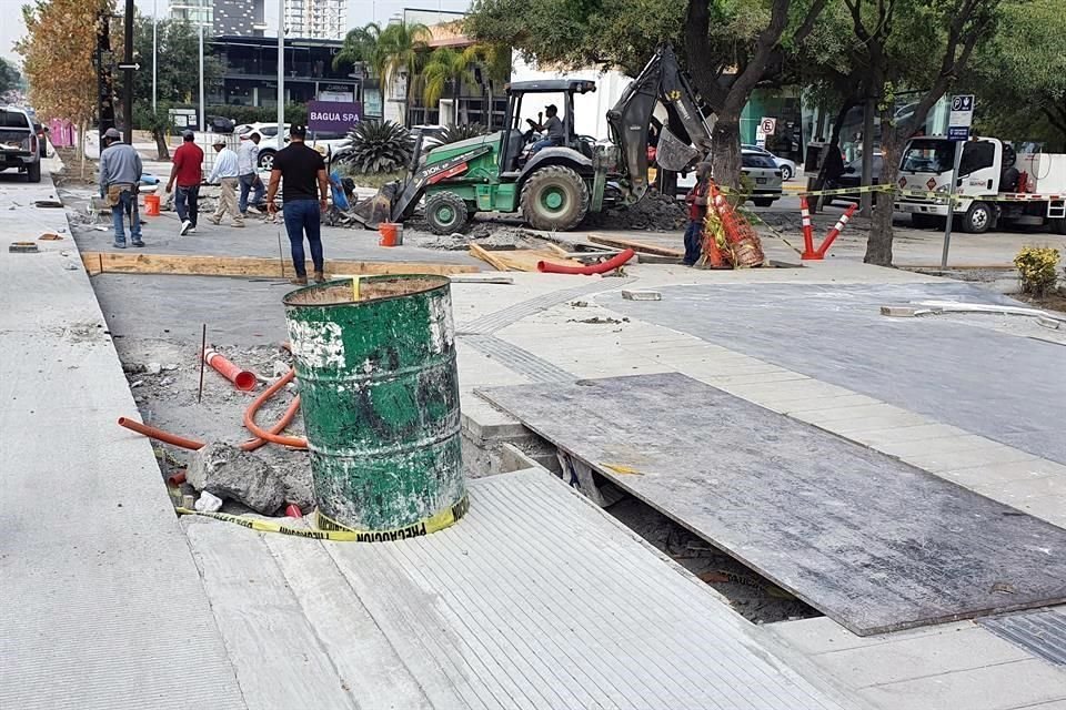 Los trabajos se realizan junto al nuevo concreto hidráulico.