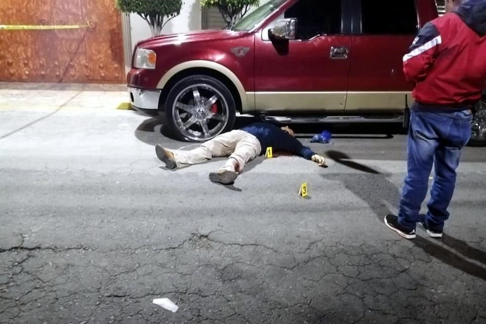 Por la madrugada, un hombre fue asesinado a balazos en la Colonia El Palmar, en Neza.