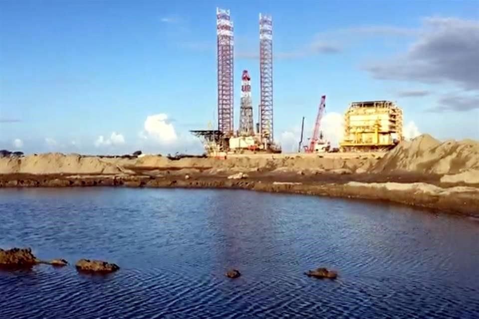 Las fuertes lluvias en Tabasco han ocasionado inundaciones en los terrenos de la refinería de Dos Bocas en Paraíso.