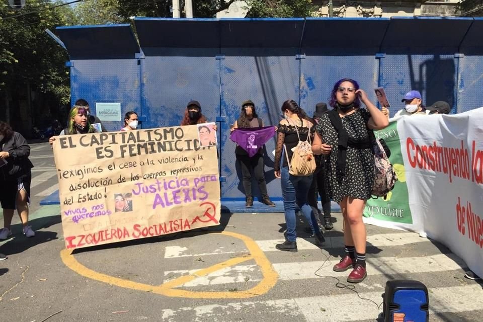 La joven acusó que la autoridad cerró las estaciones cercanas del Metrobús para impedir la llegada de más manifestantes.