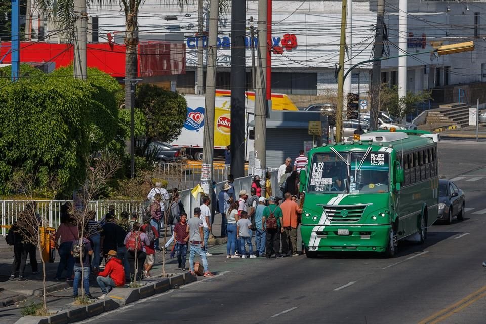 Con las restricciones del botón de emergencia, miles de personas que usan el transporte público se vieron afectadas. Dicho servicio ya se normalizará a partir del viernes.