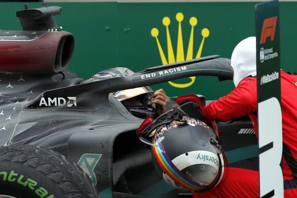 Sebastian Vettel fue el primero en felicitar a Lewis Hamilton por su séptimo campeonato.