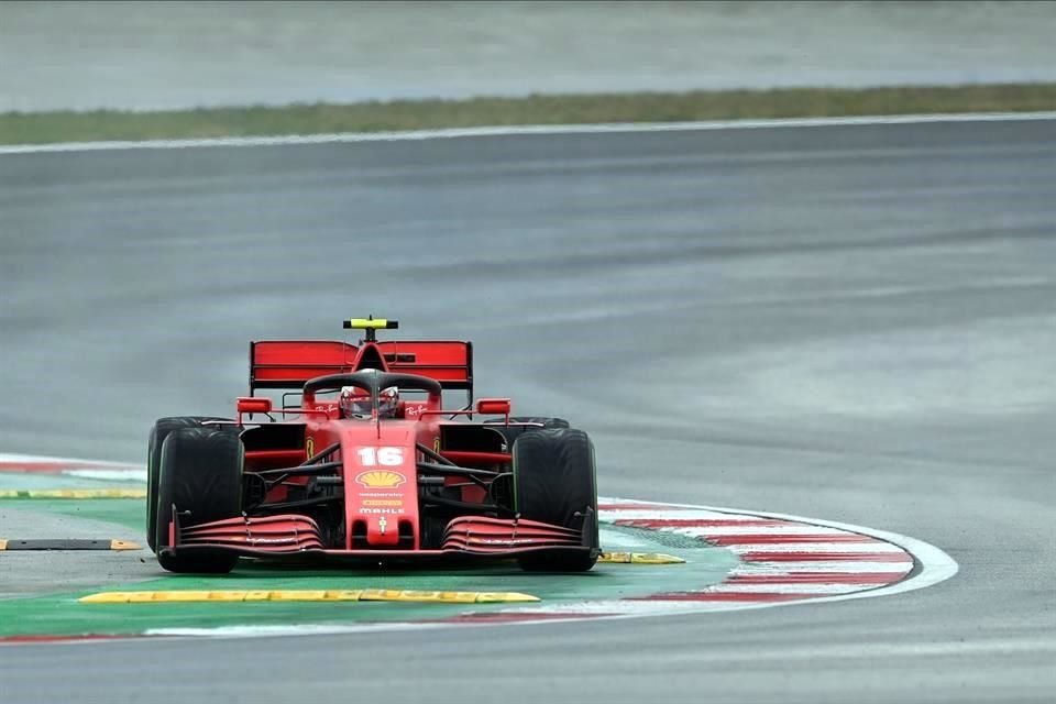 Charles Leclerc en las últimas vueltas perdió el podio y tuvo que conformarse con la cuarta posición.