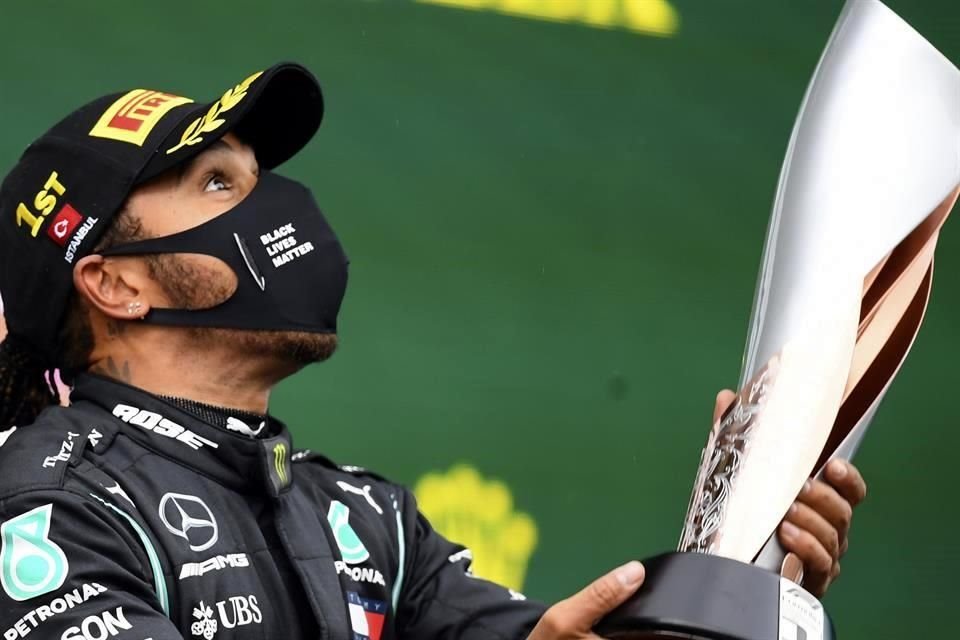 Lewis Hamilton se mostró emocionado tras su triunfo en el GP de Turquía.