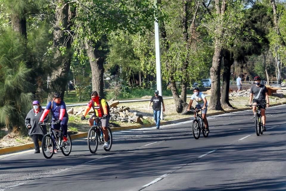 Los ciclistas , corredores y mascotas volvieron este domingo a la vía recreativa. Hubo poca afluencia de gente.