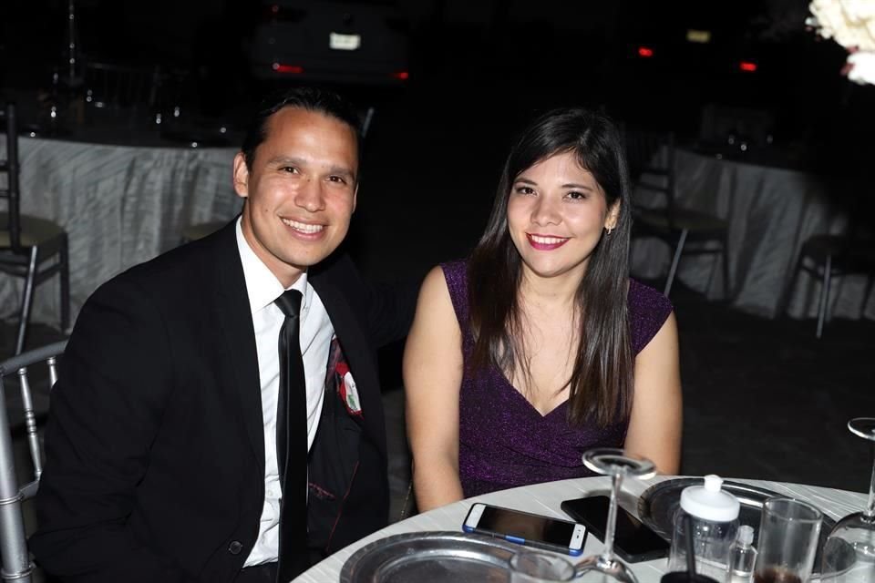 Ángel Garza y Zoe Cantú