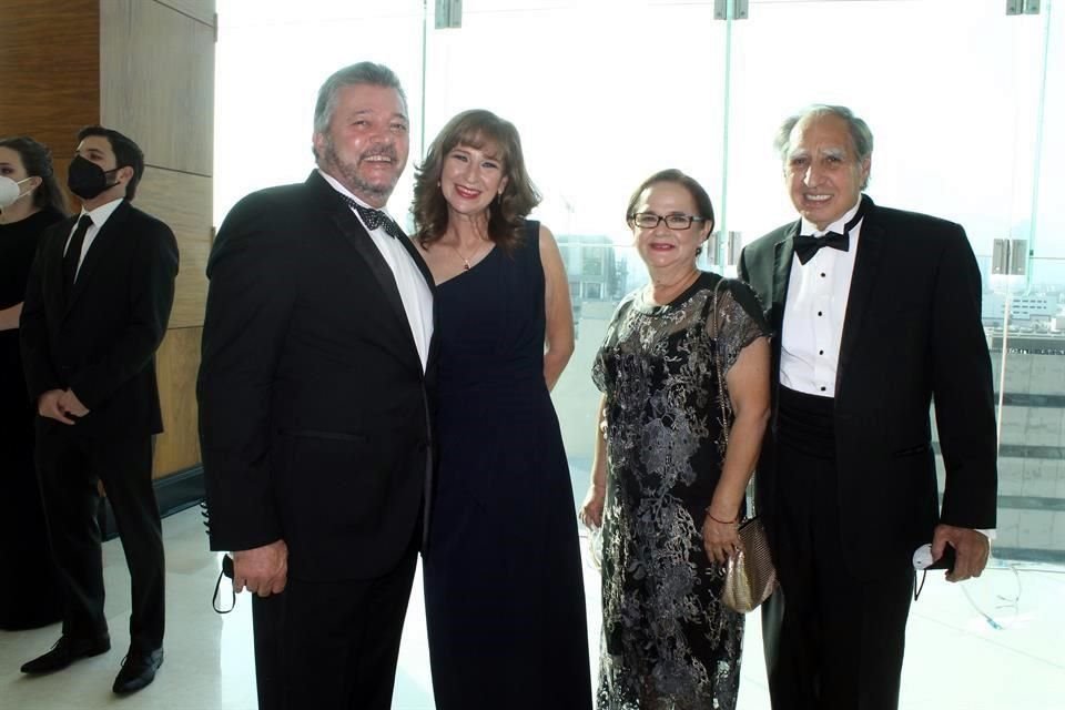 Carlos García, Lupita de García, Blanca Alicia González y Eliseo Solís
