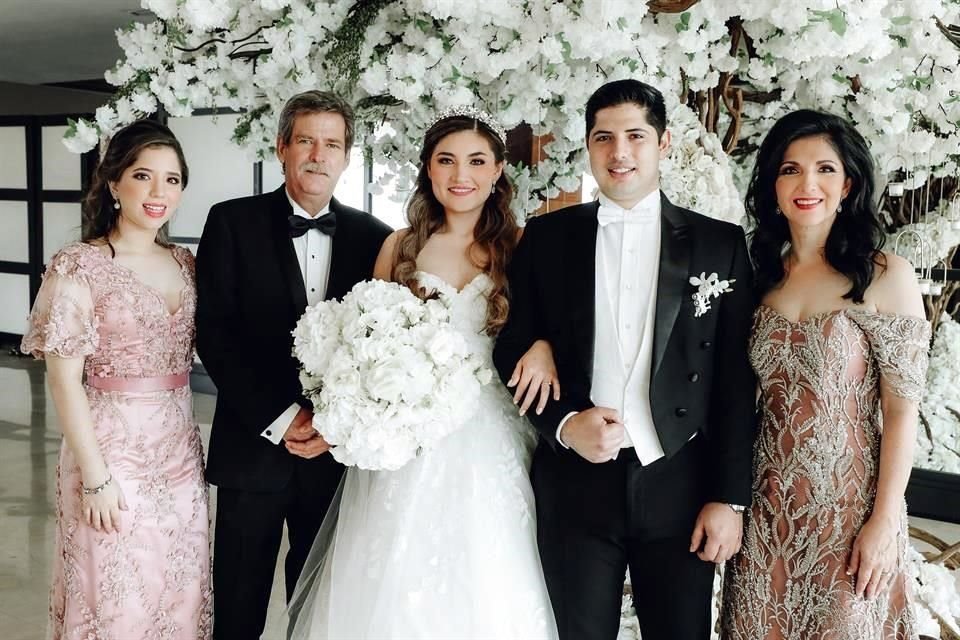 Alejandra Gutiérrez Elizondo, Martín Alfonso Gutiérrez, Laura Moreno Benavides, Alfonso Gutiérrez Elizondo y Sandra Elizondo de Gutiérrez