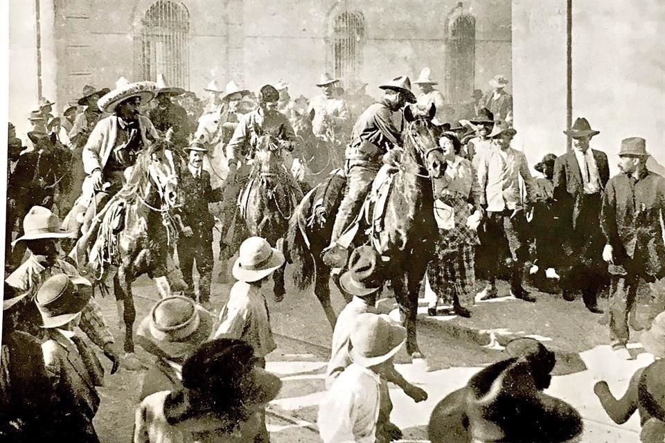 Entrada de revolucionarios a Monterrey /Sin fecha Anónimo /Fondos del Tec de Monterrey
