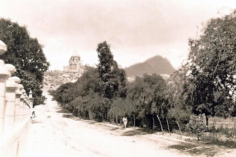 Calle Morelos, 1910 Jesús R. Sandoval / Fondos del Tec de Monterrey