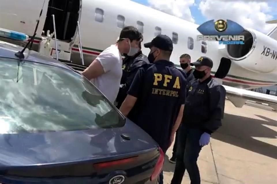 Al llegar al aeropuerto la FGR le ejecutó una orden de aprehensión.