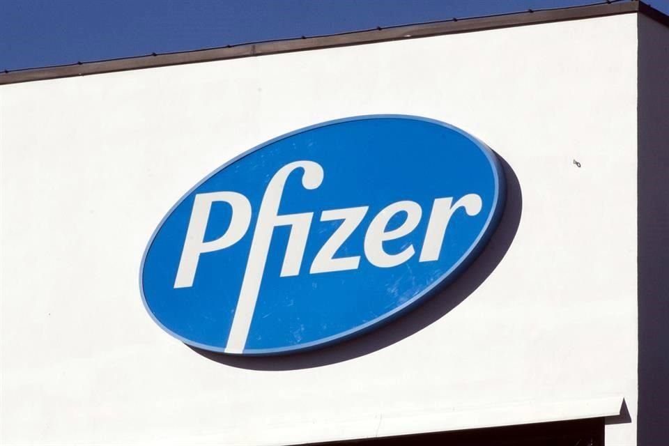 Tras anunciar que su vacuna contra Covid-19 mostró efectividad de 95%, Pfizer pidió a reguladores de EU autorizar su uso de emergencia.