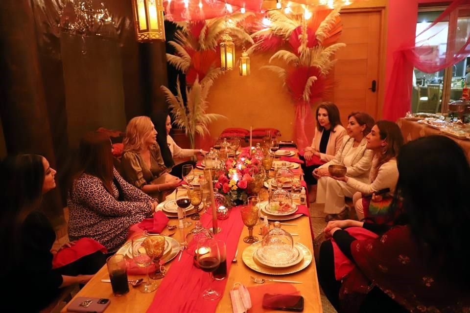 Festejo entre amigas de Martha Elena Garza De Silva