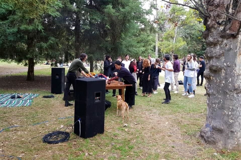 La celebración fue amenizada por un DJ.